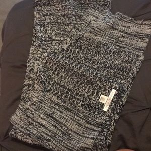 Black and white VS Scarf